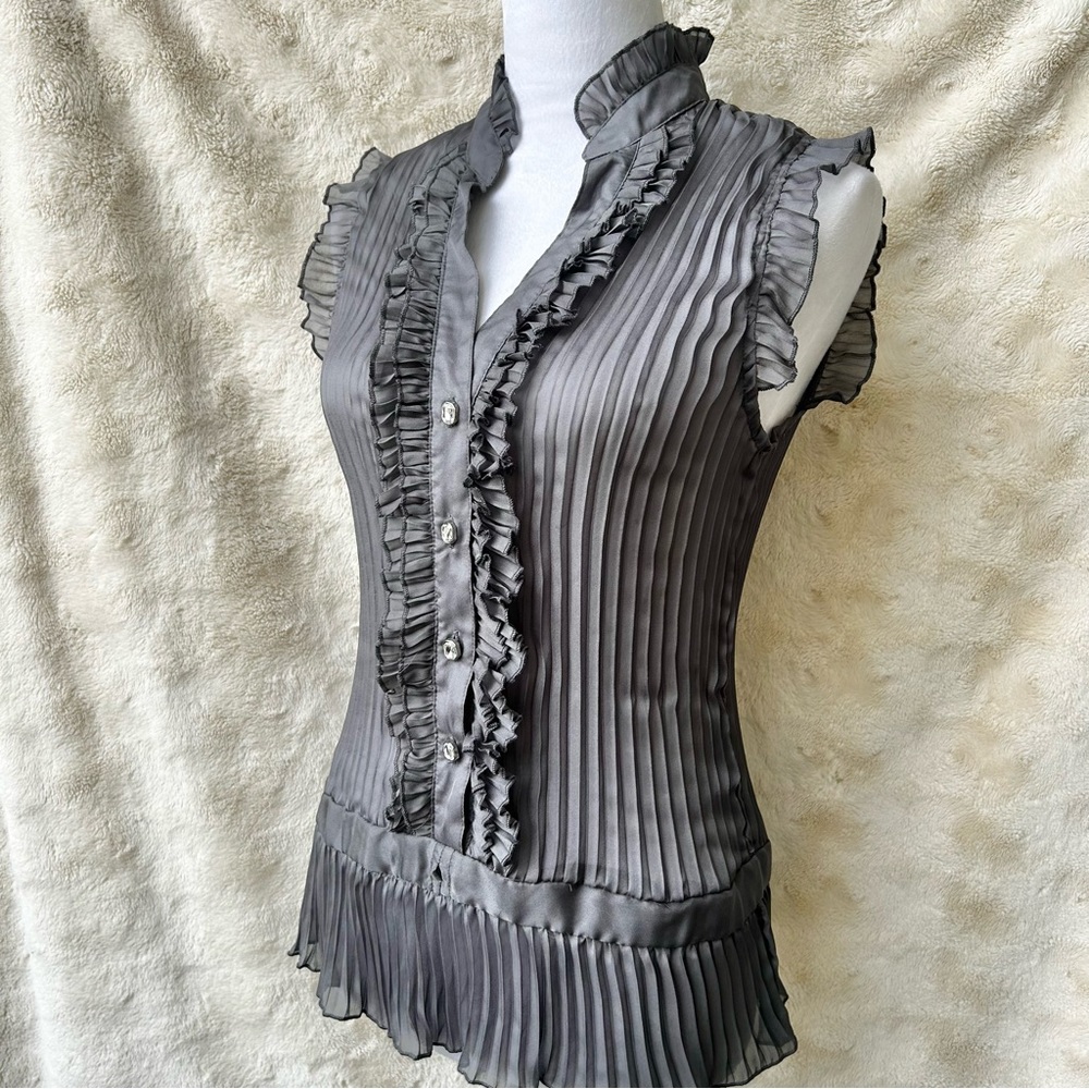 Forever 21 Gray Sleeveless Ruffled Pleated Blouse